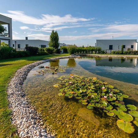 Apartment With Pool, Roof Terrace, Garden Zsira Buitenkant foto