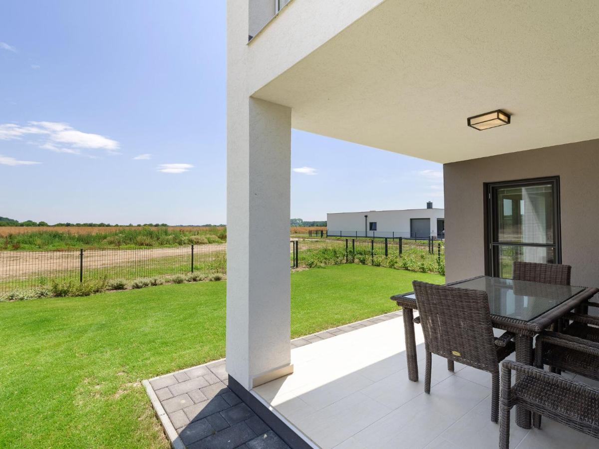Apartment With Pool, Roof Terrace, Garden Zsira Buitenkant foto