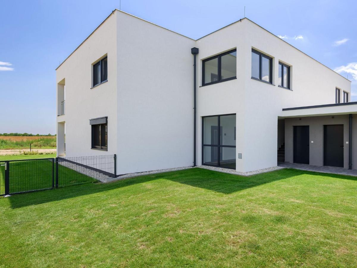 Apartment With Pool, Roof Terrace, Garden Zsira Buitenkant foto