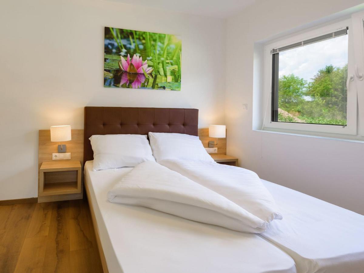 Apartment With Pool, Roof Terrace, Garden Zsira Buitenkant foto