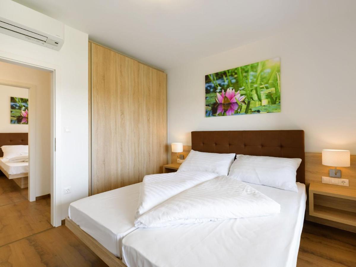 Apartment With Pool, Roof Terrace, Garden Zsira Buitenkant foto