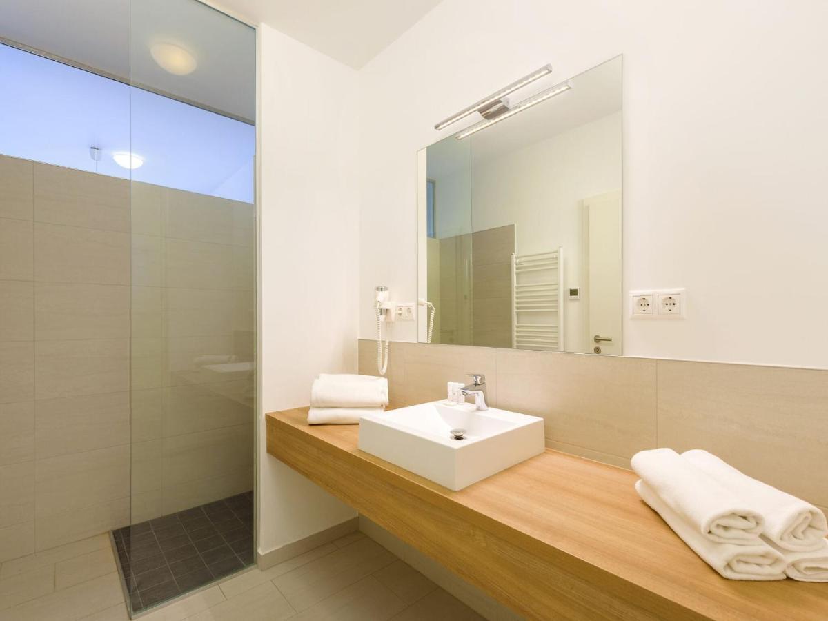Apartment With Pool, Roof Terrace, Garden Zsira Buitenkant foto